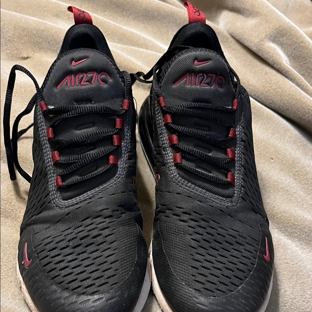 Nike Air 270 Black with Red Accents Men's Athletic Shoes Size 11